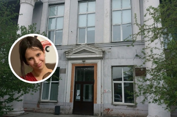 Женщина может передвигаться автостопом Женщина может передвигаться автостопом