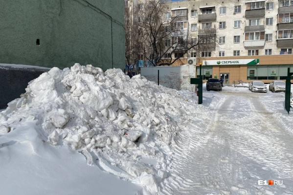 Оттепель может превратить сосульки в угрозу жизни Оттепель может превратить сосульки в угрозу жизни