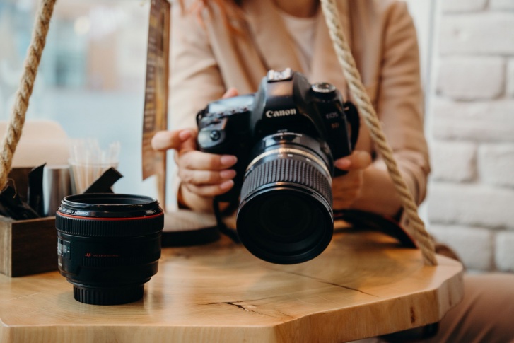 Хотя фотографы законно выполняют свою работу, помешать съемке пытаются все подряд: охранники, кондукторы, прохожие Хотя фотографы законно выполняют свою работу, помешать съемке пытаются все подряд: охранники, кондукторы, прохожие