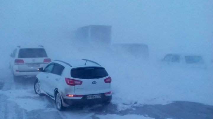До -40 °С и снежные заносы. На дорогах в Челябинской области продлили ограничения