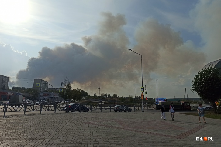 Столб дыма виден из Первоуральска Столб дыма виден из Первоуральска