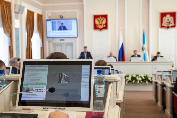 Интересно, что по округу Майская горка, кандидату от «Справедливой России — Патриоты — За правду» удалось обойти единоросса Интересно, что по округу Майская горка, кандидату от «Справедливой России — Патриоты — За правду» удалось обойти единоросса