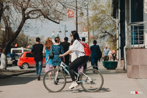 Точных сроков, когда батареи в душных квартирах остынут, нет. Зато ясно, что это случится на днях, потому что в городе установилась теплая погода Точных сроков, когда батареи в душных квартирах остынут, нет. Зато ясно, что это случится на днях, потому что в городе установилась теплая погода