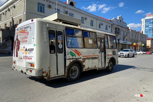 Курганцы в соцсетях возмущаются включенным в жару печкам в автобусах. Урбанист Роман Овчинников порассуждал о том, зачем это делают и нужно ли это терпеть Курганцы в соцсетях возмущаются включенным в жару печкам в автобусах. Урбанист Роман Овчинников порассуждал о том, зачем это делают и нужно ли это терпеть