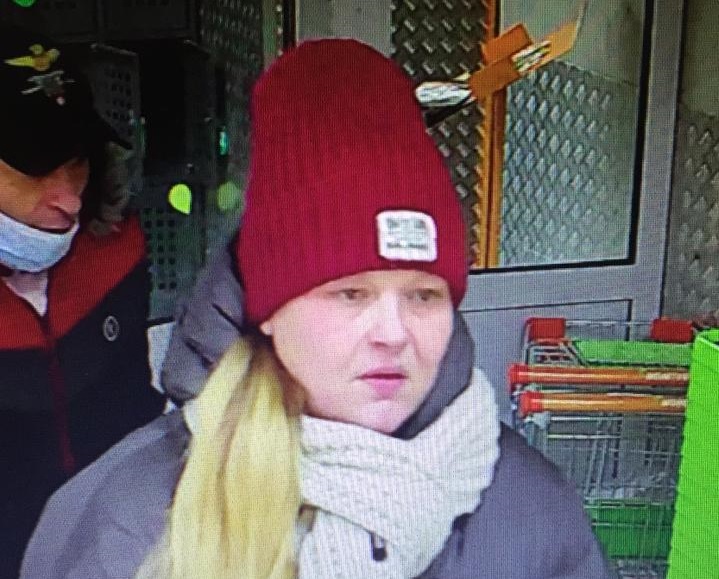 В Екатеринбурге полиция ищет молодую пару, укравшую у мужчины деньги в продуктовом магазине