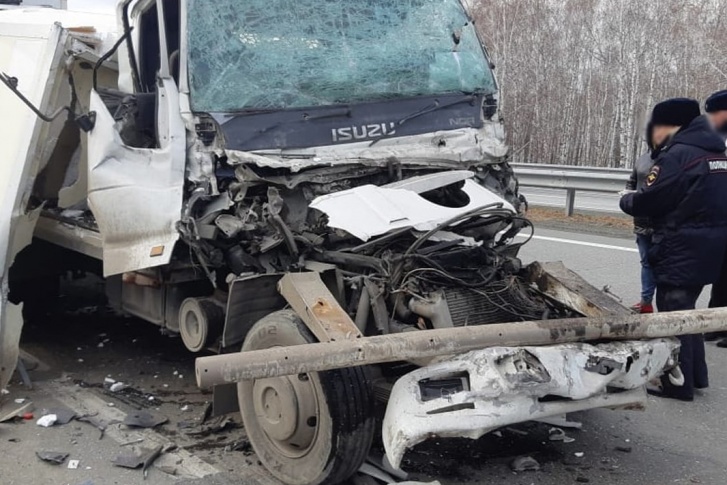 От полученных травм водитель ISUZU погиб на месте От полученных травм водитель ISUZU погиб на месте