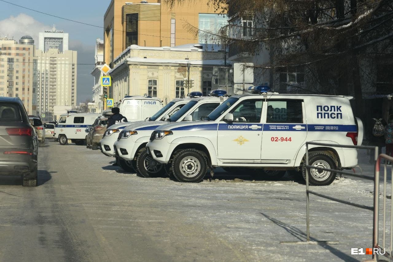 Полиция около ОП <nobr class="_">№ 1</nobr> Полиция около ОП <nobr class="_">№ 1</nobr>
