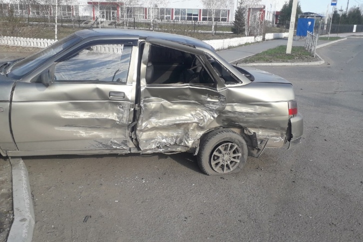 Священник на Mercedes уснул за рулем и выехал на встречную полосу Священник на Mercedes уснул за рулем и выехал на встречную полосу