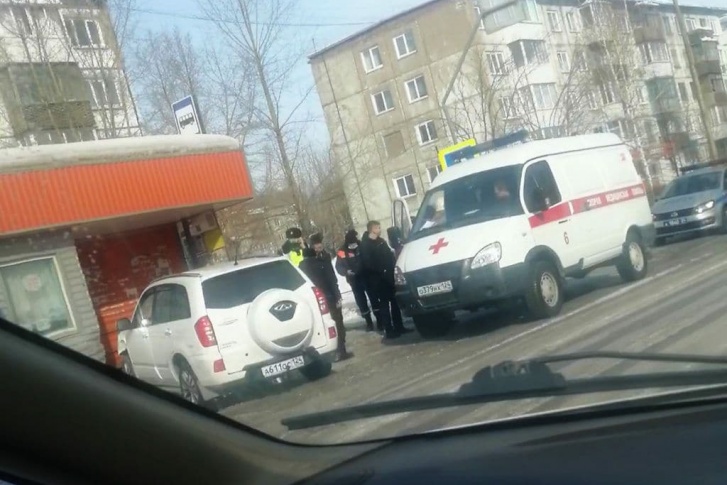Мужчину сбили, когда он ждал автобус Мужчину сбили, когда он ждал автобус