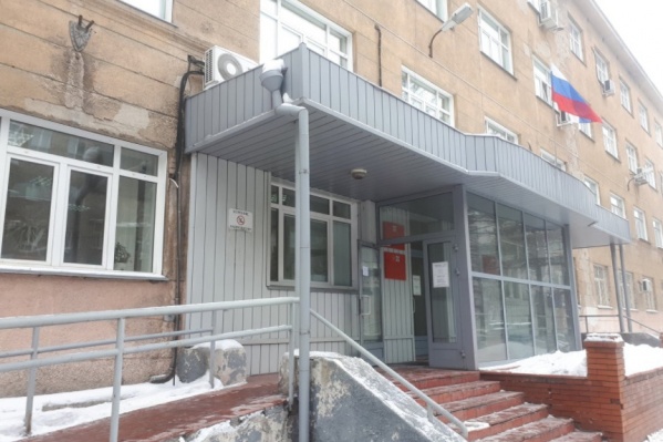 Утром мужчину доставили в суд для продления меры пресечения, там он и напал на конвоира Утром мужчину доставили в суд для продления меры пресечения, там он и напал на конвоира