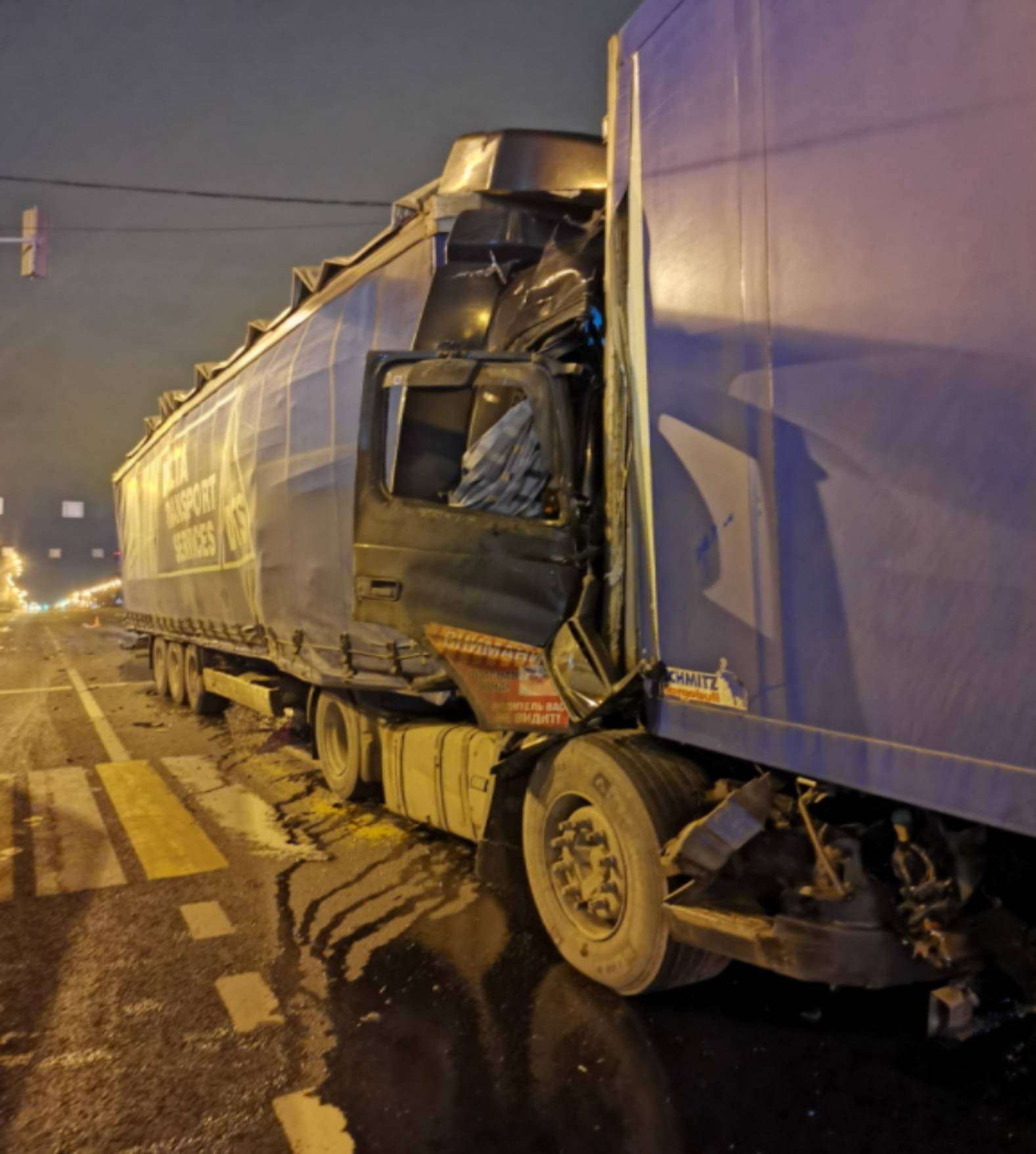 Водитель грузовика погиб на месте Водитель грузовика погиб на месте
