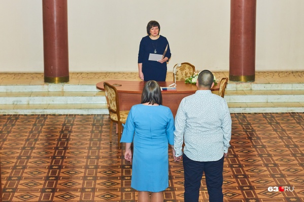 В День семьи, любви и верности сыграть свадьбу хотят многие пары В День семьи, любви и верности сыграть свадьбу хотят многие пары