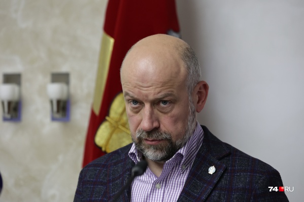 Сергей Обертас некоторые вопросы журналистов воспринимал в штыки, на некоторые не мог ответить сходу Сергей Обертас некоторые вопросы журналистов воспринимал в штыки, на некоторые не мог ответить сходу