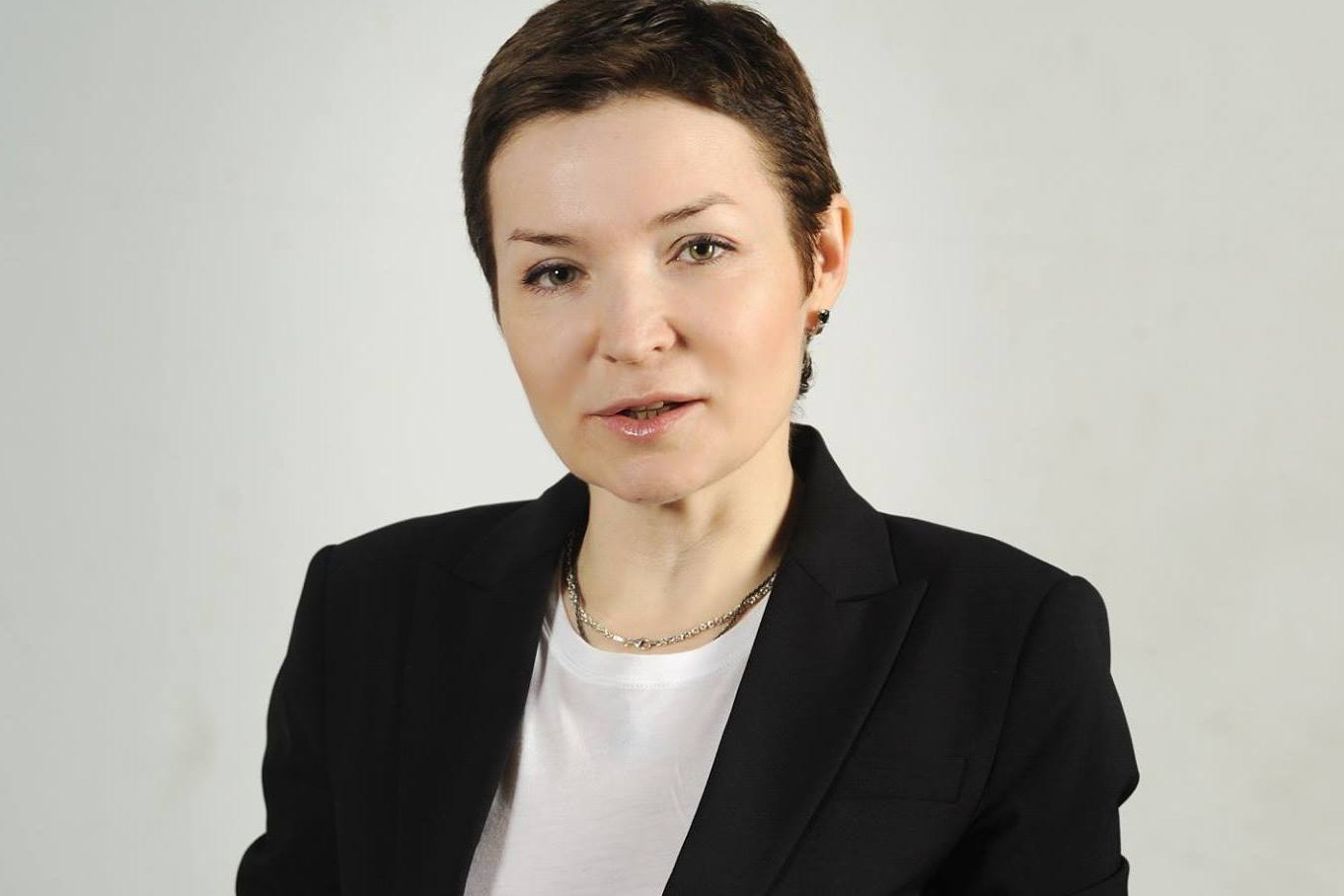 Гузель Улумбекова настроена оптимистично по поводу вакцинации, но призывает не переставать носить маски и соблюдать дистанцирование Гузель Улумбекова настроена оптимистично по поводу вакцинации, но призывает не переставать носить маски и соблюдать дистанцирование