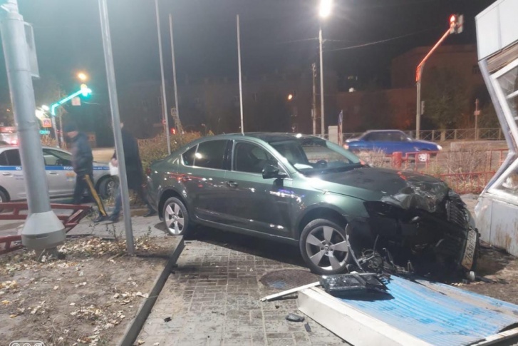 Авария произошла на проспекте Университетском Авария произошла на проспекте Университетском