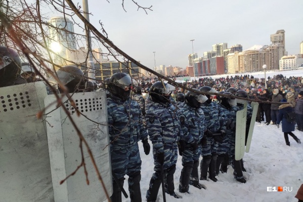 Ленинский районный суд арестовал координатора штаба Навального в Екатеринбурге Ленинский районный суд арестовал координатора штаба Навального в Екатеринбурге
