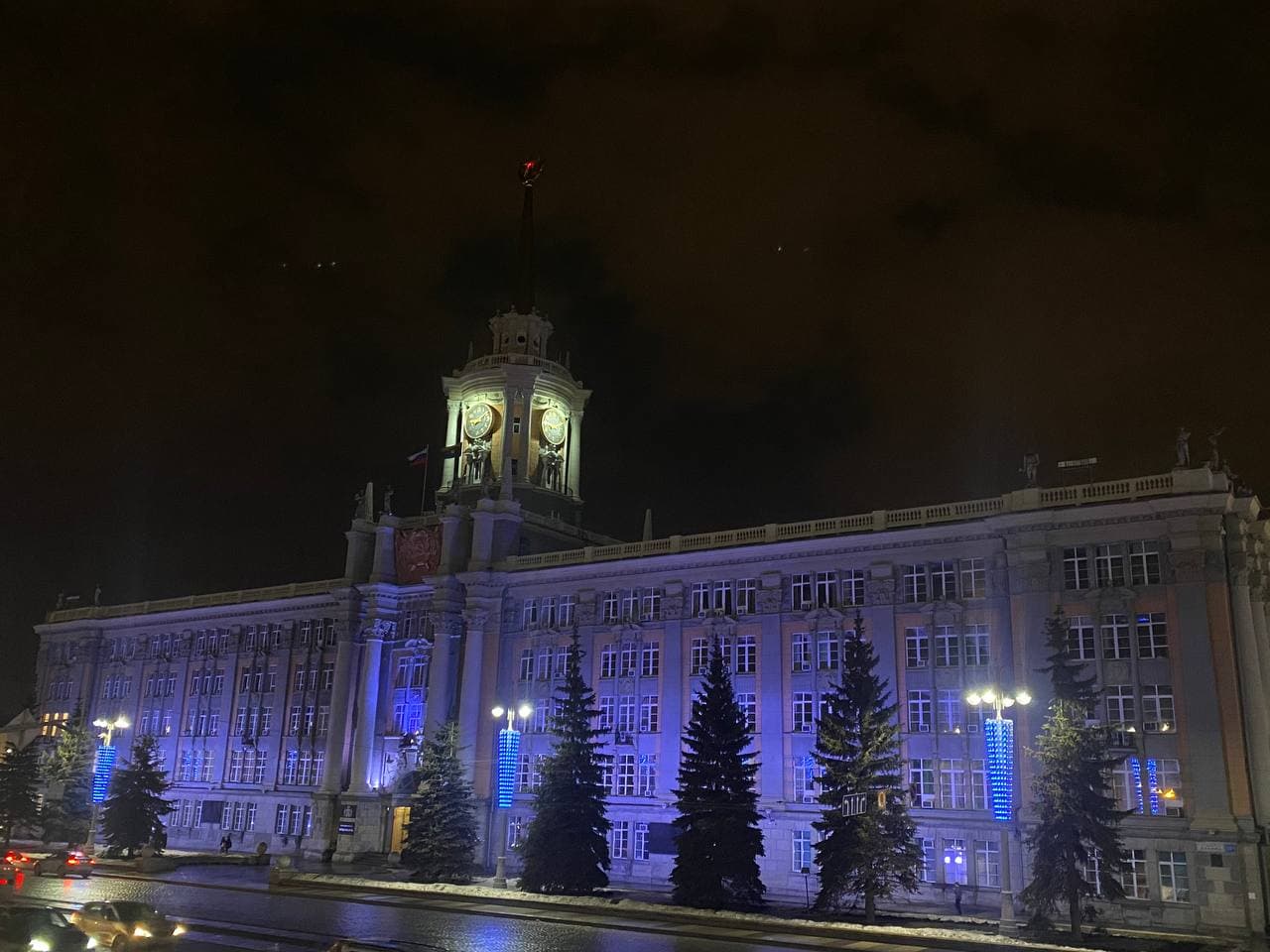 Екатеринбург подсветили синим в поддержку людей с аутизмом