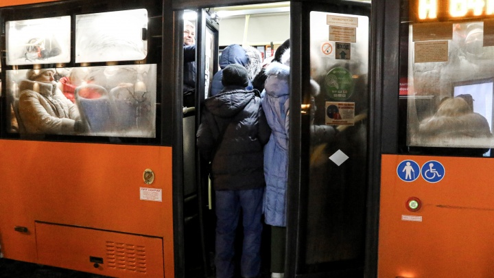 NN.RU отвечает: почему в Нижнем Новгороде кондуктор не пускает пассажиров на «свои» места в автобусе