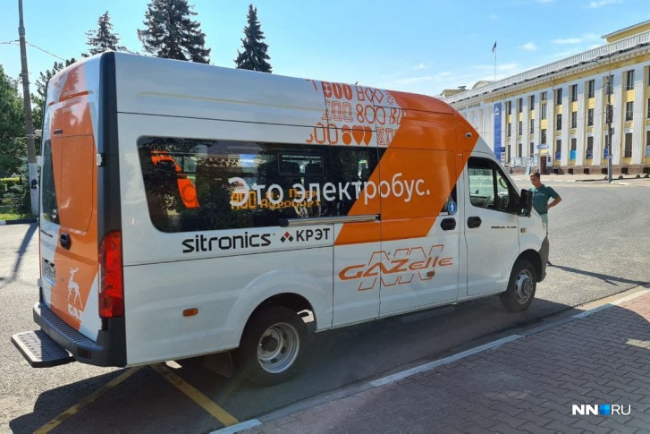 «ЭлектроГазель» на конечной остановке у станции метро «Парк Культуры» «ЭлектроГазель» на конечной остановке у станции метро «Парк Культуры»