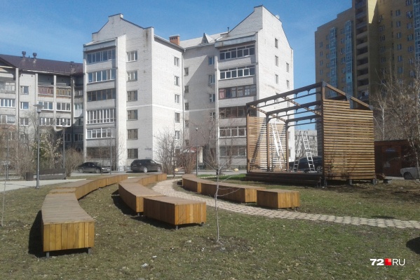 Сцену на Московском тракте почему-то решили убрать, разобрав по частям Сцену на Московском тракте почему-то решили убрать, разобрав по частям
