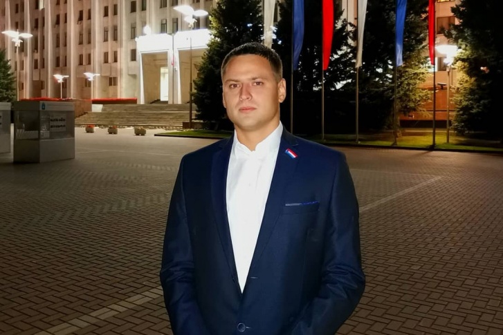 Членство Дениса Штейна в партии «Единая Россия» временно приостановили