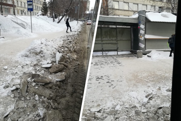 Коммунальщики не убрали с обочины счищенную наледь Коммунальщики не убрали с обочины счищенную наледь