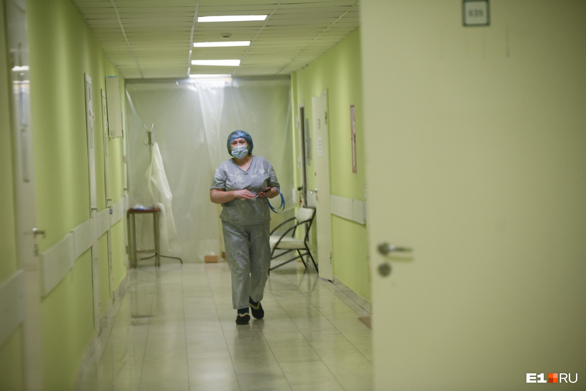 Заболеваемость продолжает расти: в Свердловской области новый коронавирусный рекорд