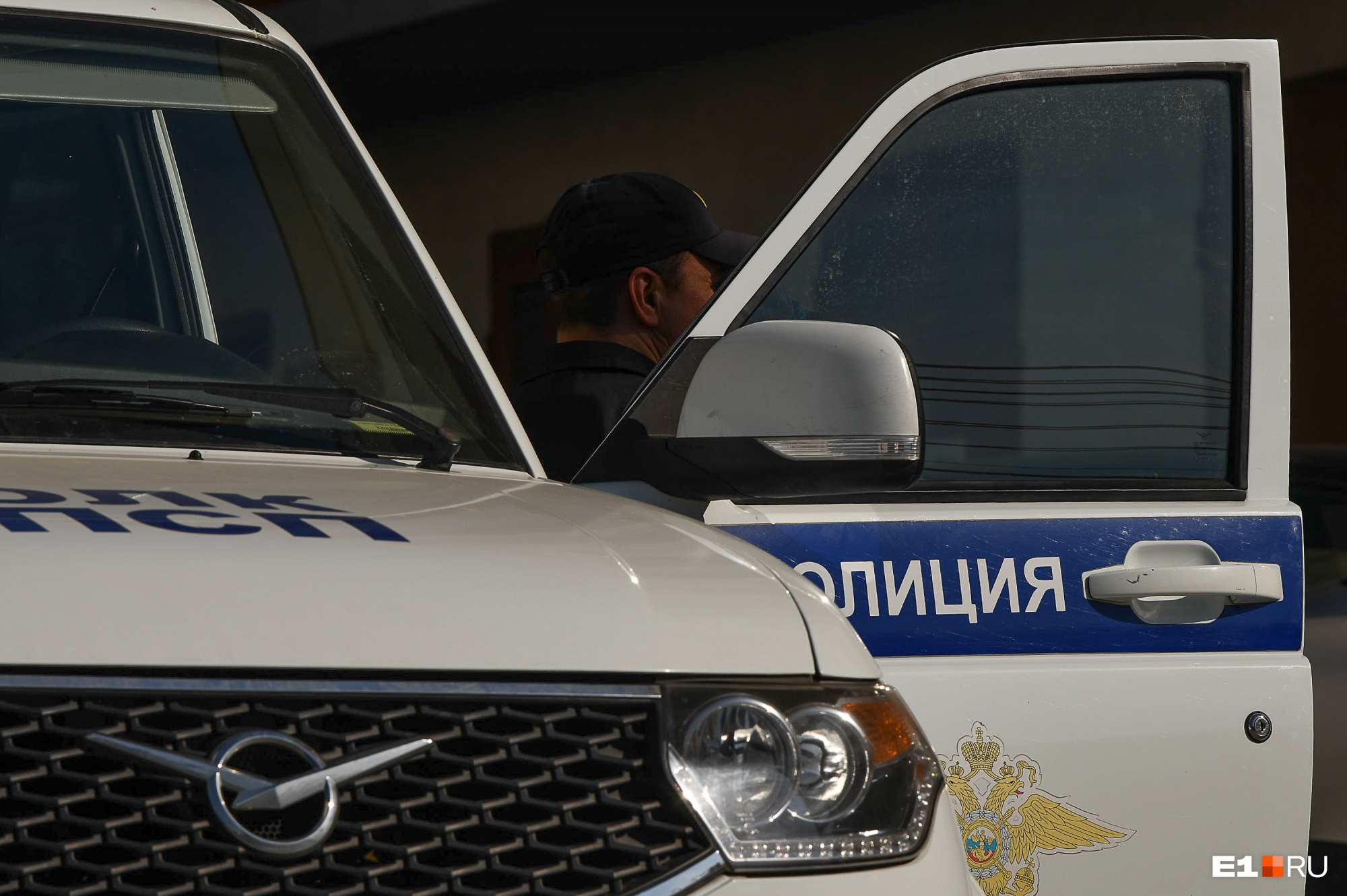 «Лежит весь бледный»: в Екатеринбурге мужчина рухнул на ходу