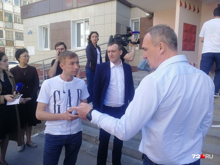 Жители возмущались качеству проводимых работ Жители возмущались качеству проводимых работ