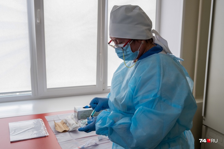 Всего в Кузбассе прививку от коронавируса поставили уже больше <nobr class="_">15 тысяч</nobr> человек