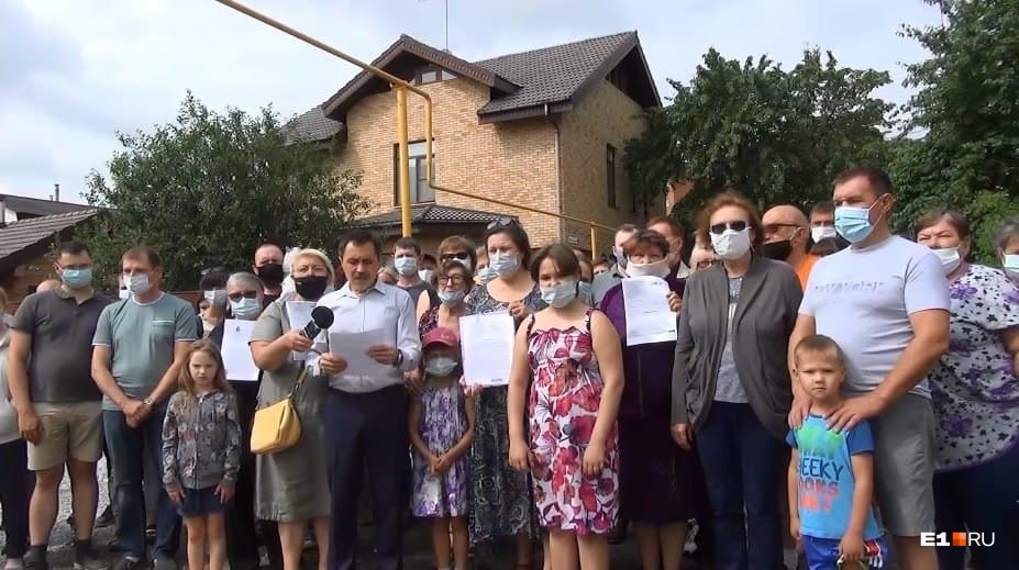 Жители Уралмаша боятся, что на месте их домов построят многоэтажки. Они записали обращение Путину