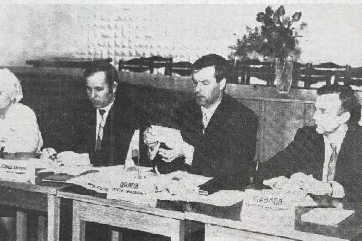 Главу Копейска Сергея Вялова (третий слева) убили в августе 1994 года. Преступление раскрыли спустя 24 года Главу Копейска Сергея Вялова (третий слева) убили в августе 1994 года. Преступление раскрыли спустя 24 года