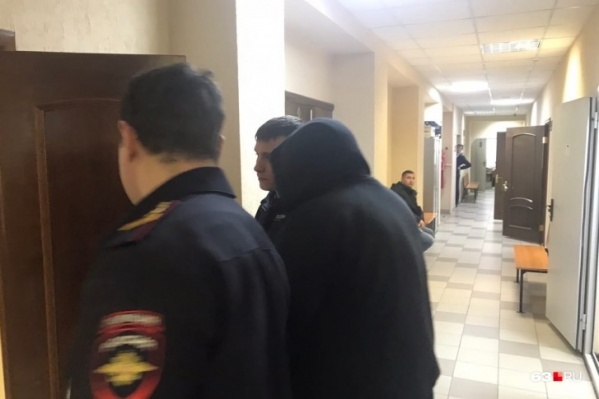 Подсудимый <a href="https://63.ru/text/criminal/2020/01/21/66455311/" target="_blank" class="_">не признавал свою вину</a> и прятался от камер Подсудимый <a href="https://63.ru/text/criminal/2020/01/21/66455311/" target="_blank" class="_">не признавал свою вину</a> и прятался от камер