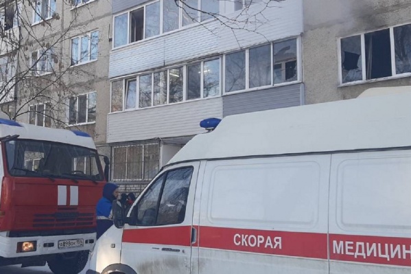 Пожар произошел в одной из квартир панельного дома на улице Ласьвинской Пожар произошел в одной из квартир панельного дома на улице Ласьвинской