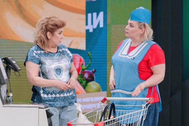 Кадр со съемок: Марина Федункив (слева) и Светлана Пермякова отыгрывают ситуацию в магазине Кадр со съемок: Марина Федункив (слева) и Светлана Пермякова отыгрывают ситуацию в магазине