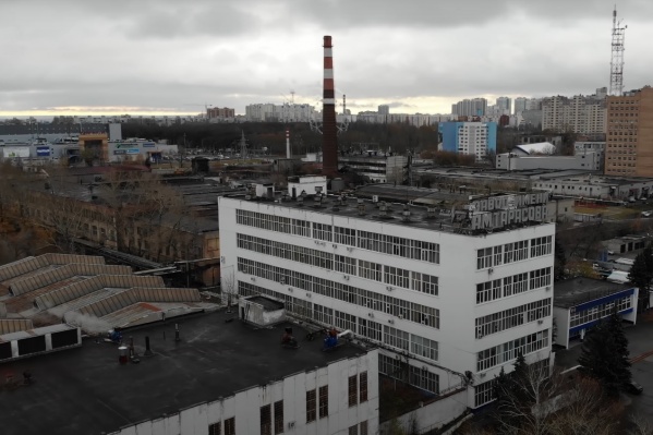 Некоторые корпуса предприятия еще работают Некоторые корпуса предприятия еще работают
