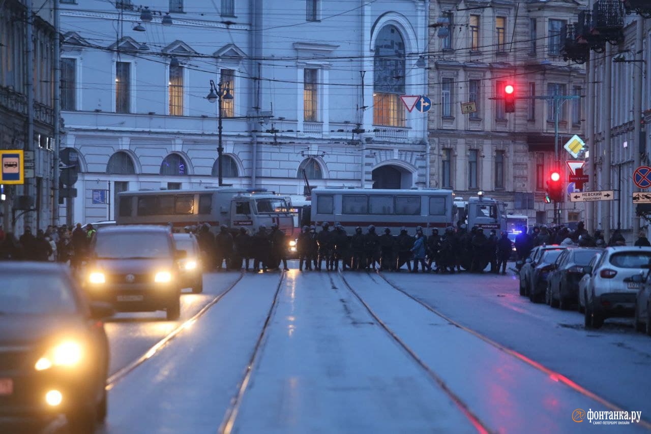 23 ноября петербург. Невский проспект в день города 2021. Обстановка в Питере на сегодняшний день. Невский проспект толпа. Невский проспект 95 в Санкт-Петербурге.