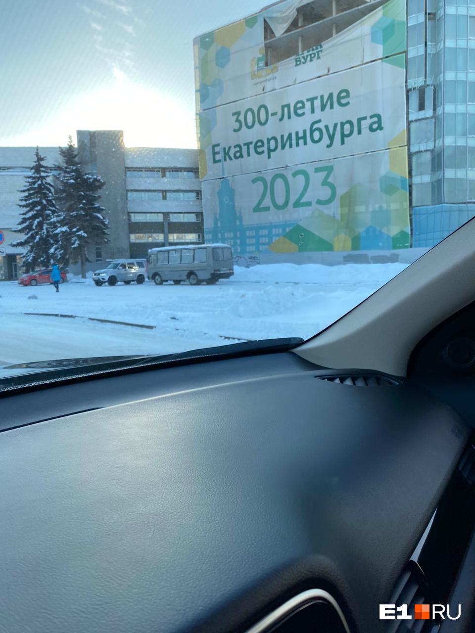 Силовики недалеко от Театра драмы Силовики недалеко от Театра драмы