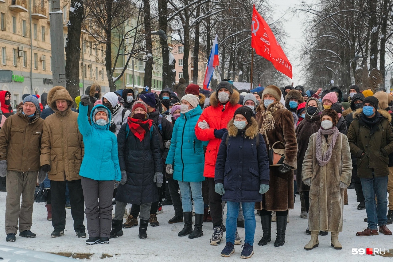 В пути собравшиеся выкрикивали лозунги В пути собравшиеся выкрикивали лозунги