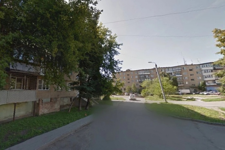 Трагедия произошла в квартире дома в челябинском поселке Новосинеглазово. Семья, в которой рос ребенок, многодетная. Мальчик был пятым Трагедия произошла в квартире дома в челябинском поселке Новосинеглазово. Семья, в которой рос ребенок, многодетная. Мальчик был пятым