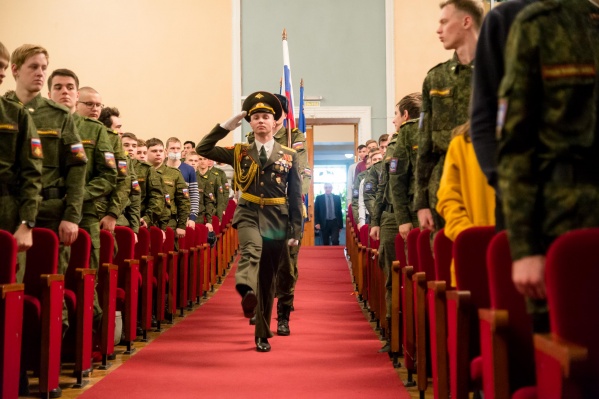 Военный учебный центр ЮУрГУ готовит офицеров, сержантов и солдат запаса для танковых войск, войск связи, ракетных войск и артиллерии, службы защиты государственной тайны Вооруженных Сил России Военный учебный центр ЮУрГУ готовит офицеров, сержантов и солдат запаса для танковых войск, войск связи, ракетных войск и артиллерии, службы защиты государственной тайны Вооруженных Сил России