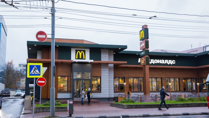За бургером по QR-коду: ярославские «Макдоналдсы» ограничили вход для непривитых
