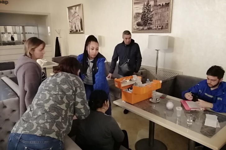 С родственниками погибших и пострадавших продолжают работать психологи С родственниками погибших и пострадавших продолжают работать психологи