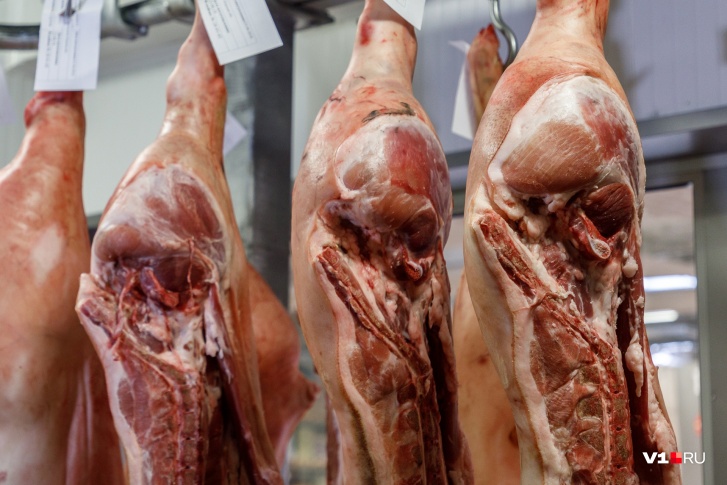 Мясо было обнаружено на складах обоих магазинов Мясо было обнаружено на складах обоих магазинов