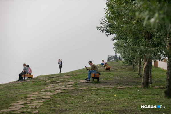 Так было около часовни в Красноярске летом 2019 года — тогда смог от пожаров задержался в городе на несколько недель Так было около часовни в Красноярске летом 2019 года — тогда смог от пожаров задержался в городе на несколько недель