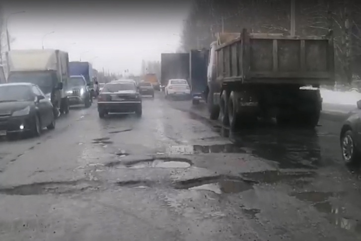 Окружная дорога в Ярославле превратилась в решето