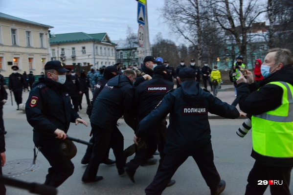 В целом митинг прошел спокойно, если не считать задержания Максима Карасёва В целом митинг прошел спокойно, если не считать задержания Максима Карасёва