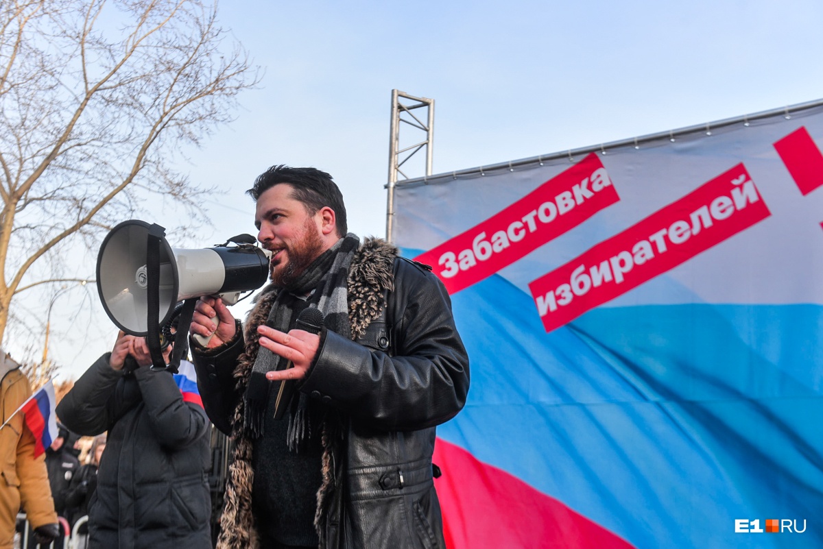 «Они хотят напугать». На руководителя сети штабов Навального Леонида Волкова завели уголовное дело