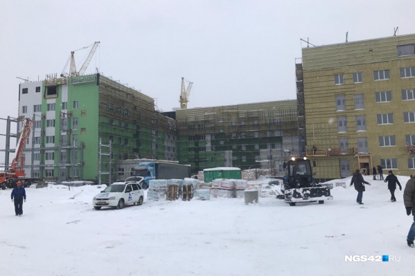 Инфекционку должны были построить за 6 месяцев, но сроки уже несколько раз переносили Инфекционку должны были построить за 6 месяцев, но сроки уже несколько раз переносили