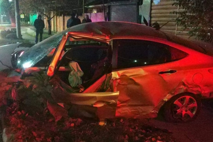 Школьники угнали автомобиль поздно вечером Школьники угнали автомобиль поздно вечером